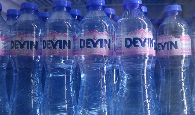 „Девин“ ЕАД дарява над 100 000 бутилки вода на Българския Червен кръст