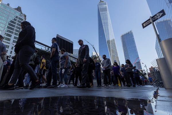Американци отбелязват годишнината от атентатите в Ню Йорк