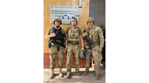 До неотдавна шефът на украинското разузнаване Кирило Будинов (в средата) служеше в секретна специална част.