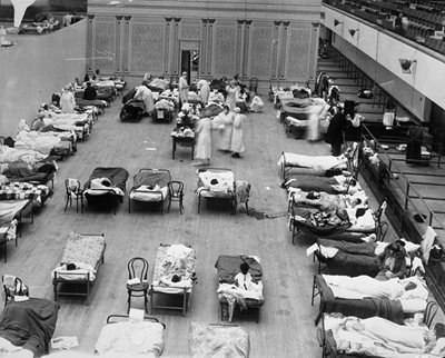 Nurses care for Spanish flu-infected patients at a temporary shelter in the United States