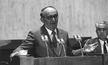 Петър Младенов и Горбачов уговарят в Москва свалянето на Живков от власт