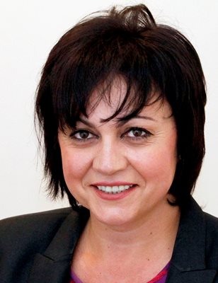 Соцлидерката Корнелия Нинова отказва да върне депутатите си на работа.