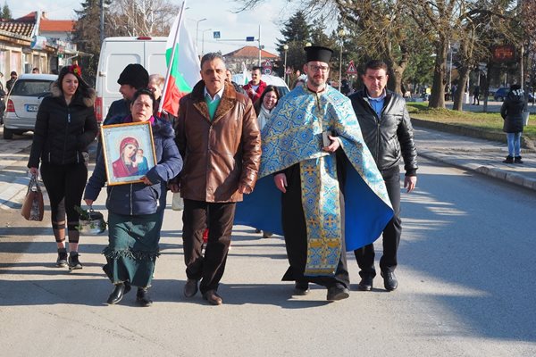 Кметът на община "Марица" Димитър Иванов участва в литийното шествие до река Стряма