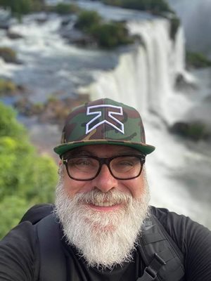 Пенев, който е заклет пътешественик, на водопада Игуасу в Южна Америка в началото на 2020 г.