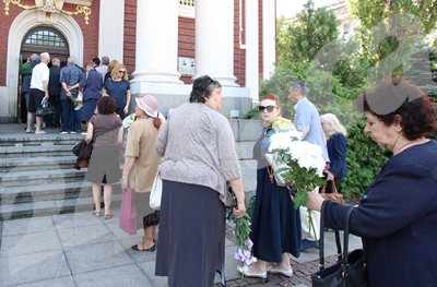 Поклонението пред Ванча Дойчева беше във фоайето на Народния театър, в който  тя изигра над 200 роли. Снимки: Николай Литов