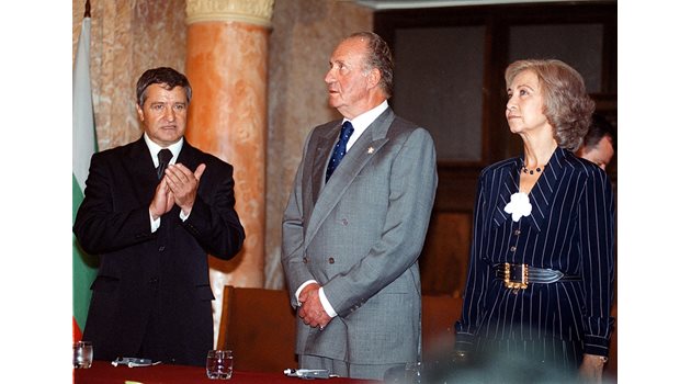 Проф. Боян Биолчев посреща в СУ  краля на Испания Хуан Карлос и съпругата му София.