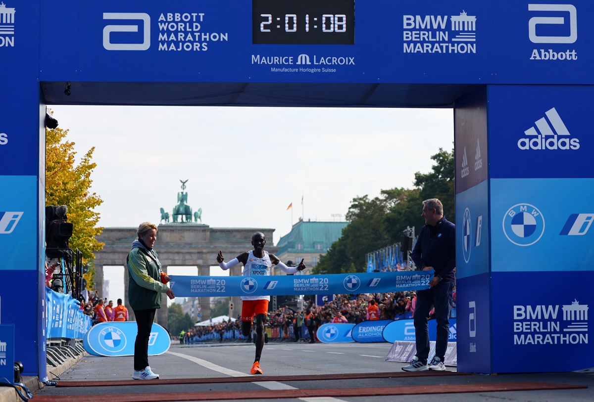 Кениец подобри световния си рекорд в маратона отново в Берлин