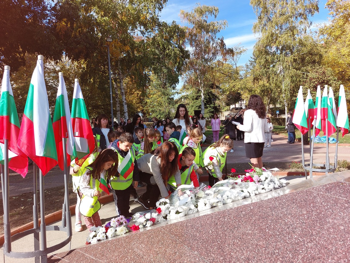 Свищов отбеляза тържествено Деня на народните будители