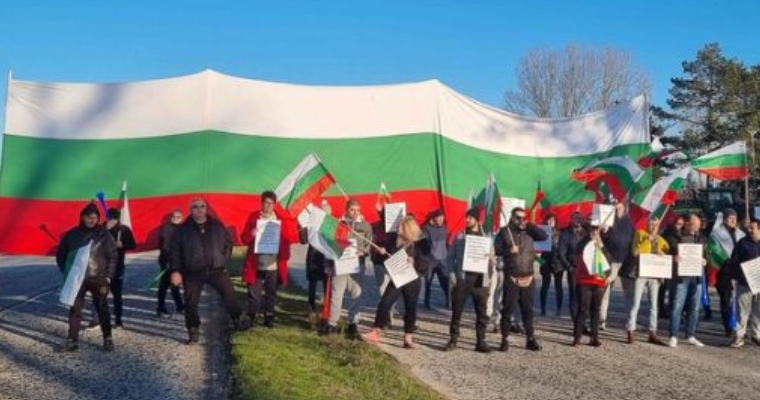 Плевенчани блокираха главния път София - Русе заради проблемите с водоснабдяването