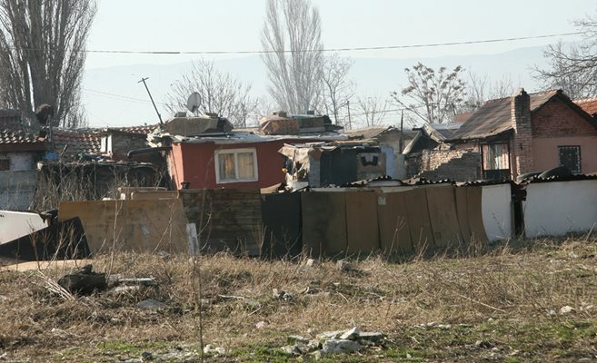 Масово имотите на българите са застроени с колиби.