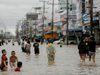 Жертвите на проливните дъждове в Тайланд вече са 21 (Снимки)
