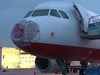 Градушка изпочупи самолет по време на полет (Видео)