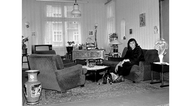 Домът на проф. Биолчев. Съпругата му Мариана Евстатиева е кинорежисьор и също професор. Двамата имат няколко съвместни филма.