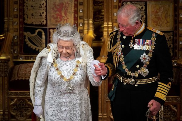 Британската кралица бе придружавана от принц Чарлз при последната си реч пред британския парламент, когато трябваше да очертае приоритетите на правителството на Борис Джонсън.