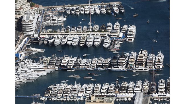 They plunder superyachts like hot cakes – the rich flee the sea from the virus