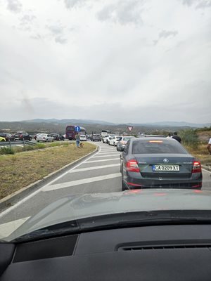 Километрично задръстване се изви по магистрала "Тракия" след празниците (Снимки)