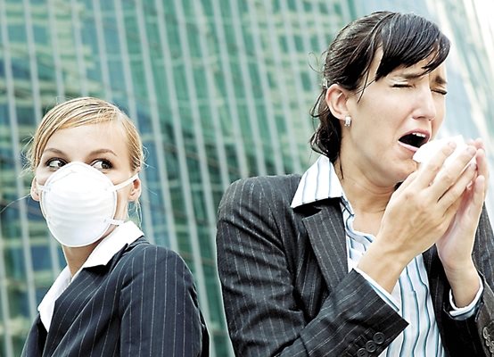 Колко време сме заразни при настинка, грип, COVID и още 2 сезонни болести