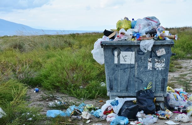 Частен имот в Русе е превърнат в сметище, съседите се опасяват от пожар