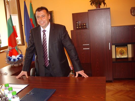 Кметът Станислав Николов все още е на поста