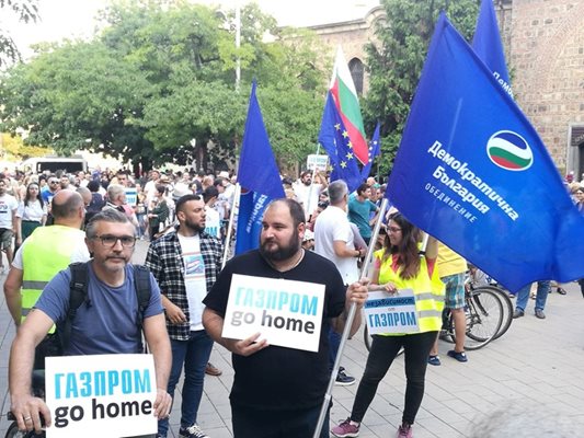 Протест пред президентството срещу "Газпром"
СНИМКА ВЕЛИСЛАВ НИКОЛОВ