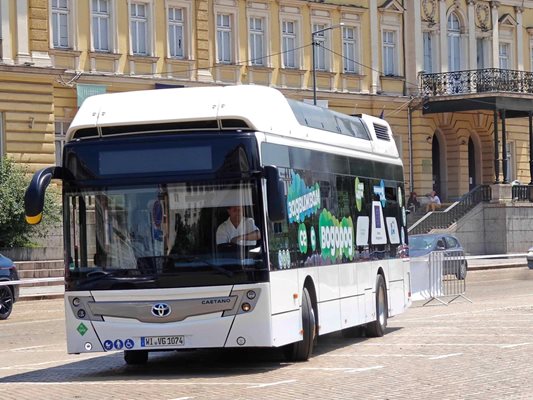 Тръгна първият водороден автобус по улиците на София Снимка: Георги Кюрпанов