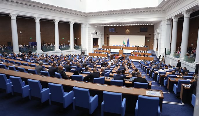 Опозицията без председателски места в комисиите, за да работят по-бързо