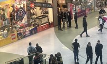 Мъж открадна дрехи в мола на столичния бул. "Черни връх", полицията го арестува (Видео, снимки)