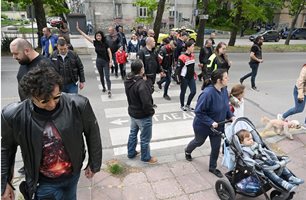 Варненци се включиха в националния протест срещу войната по пътищата (Снимки)