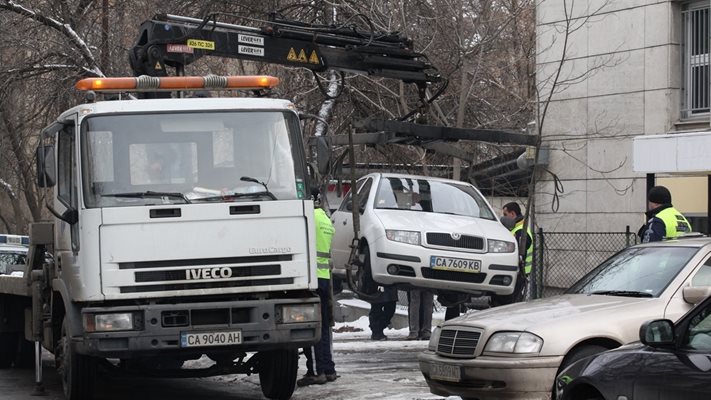 Двойно скачат цените за престой на наказателните паркинги в София