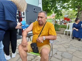 Вартан твърди, че хора от "Столипиново" агитират срещу ваксинацията
Снимки Румен Златански