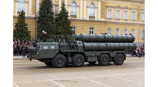 Ракетна установка С-300 на парад в София СНИМКА: “24 ЧАСА"