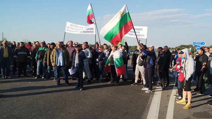 Протест на миньорите на магистрала “Тракия” край Стара Загора