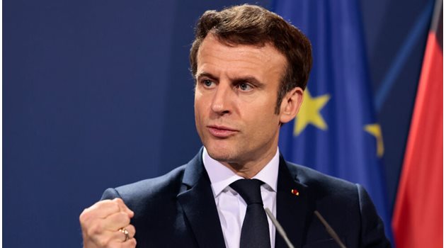 Франция е обхваната от национална стачка срещу плановете за пенсионна реформа на правителството на президента Еманюел Макрон.
