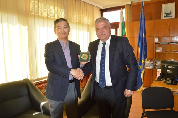 Кметът Владимир Москов посрещна посланика на Южна Корея Шин Бу-нам.