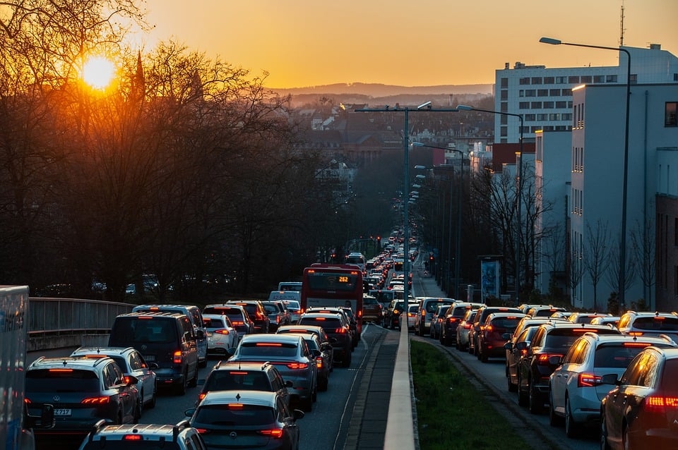 Движението на  превозни средства над 3,5 т в участък от пътя Габрово - Шипка ще бъде ограничено до 14,30 ч