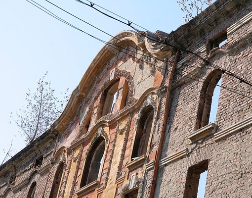 Орнаментиката по опожарените складове е частично съхнанена и сградите могат да се възстановят, категорични са вещи лица.