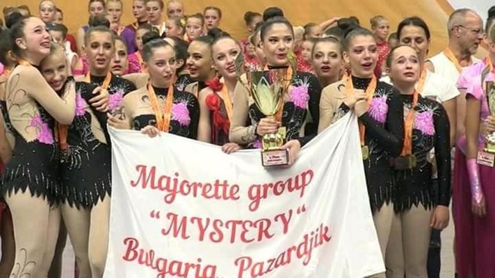 Мажоретен състав " Мистерия" - Пазарджик завоюва световната титла по мажоретен спорт в Прага. СНИМКА: Емилия Спасова