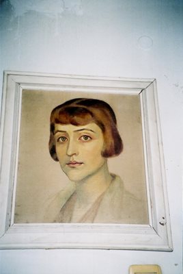 Портрет на Вера, племенница на Майстора и баба на Павел Антонов. Картината е рисувана от Владимир Димитров-Майстора.