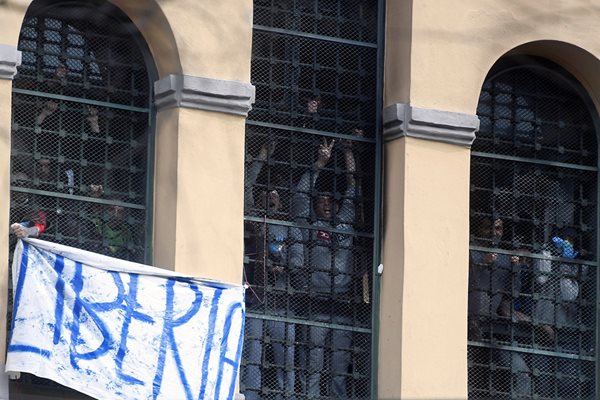 Законът забранява затварянето на бременни и майки с деца до 1 г.

СНИМКИ: РОЙТЕРС