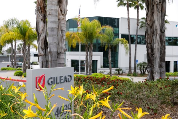 Американската фармацевтична фирма “Гилиад” произвежда ремдесивира.