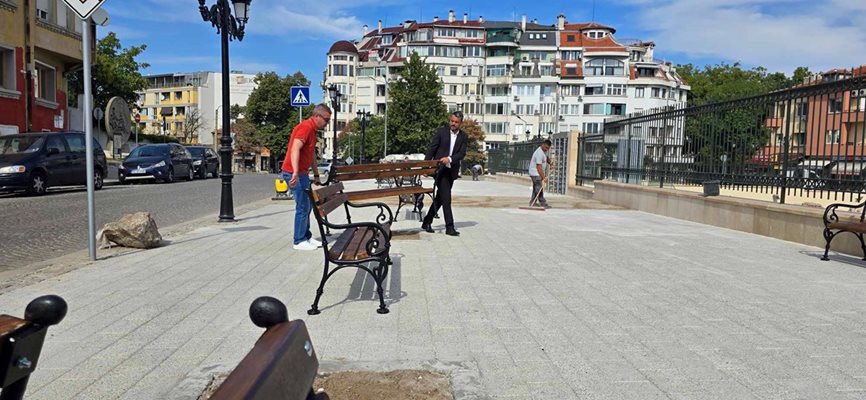 Кмет подрежда пейки до Източната порта в Пловдив, шеф на бизнесдружение му помага