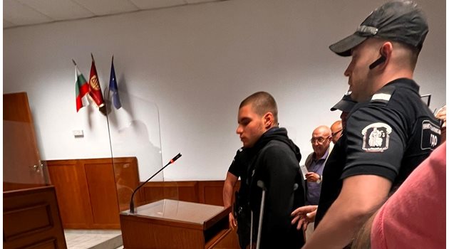 Оставиха в ареста прокурорския син, задържан за побоища в Перник