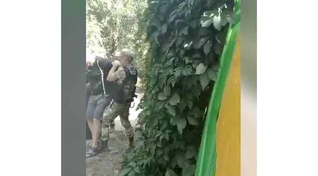 Баща отиде да вземе детето си от детска градина, руснаци обаче го пратили на фронта (Видео)