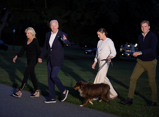Наоми Байдън и Питър Нийл на пристигане в Белия дом през юни тази година 
Снимка Ройтерс