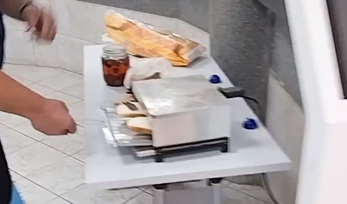 Мъж нахлу в Енергото да направи сандвичи за него и децата си
КАДЪР: facebook/Qvor Pavlov