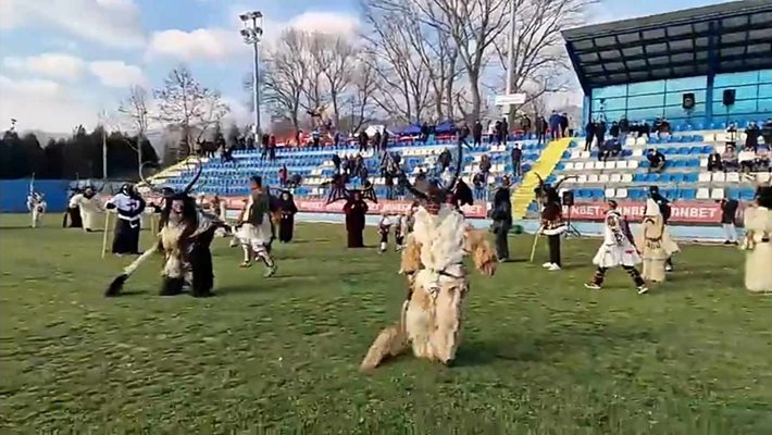 Над 10 хил. участници на кукерския фестивал в Симитли.