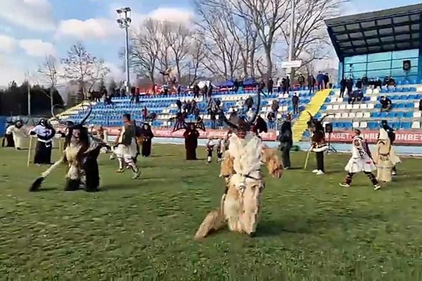 Над 10 хил. участници на кукерския фестивал в Симитли.