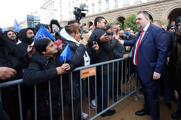 Алиансът на Ахмед Доган предлага комисия в парламента да разследва Делян Пеевски