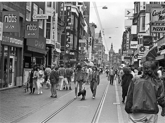 Така е изглеждал Амстердам през 1985 година.
СНИМКА: МАЙК ФУЛЕРТОН

