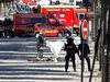 Освободиха роднините на мъжа, врязал кола в бус на жандармерията в Париж